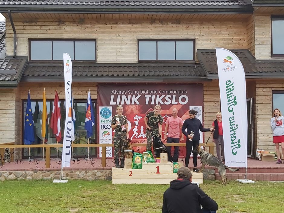 Kauno rajone vyko pirmasis šunų biatlonas: iššūkių netrūko ir keturkojų šeimininkams