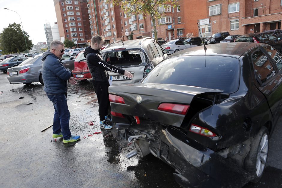 Baltarusis sumaitojo septynis automobilius ir sulaukė penkių eurų baudos