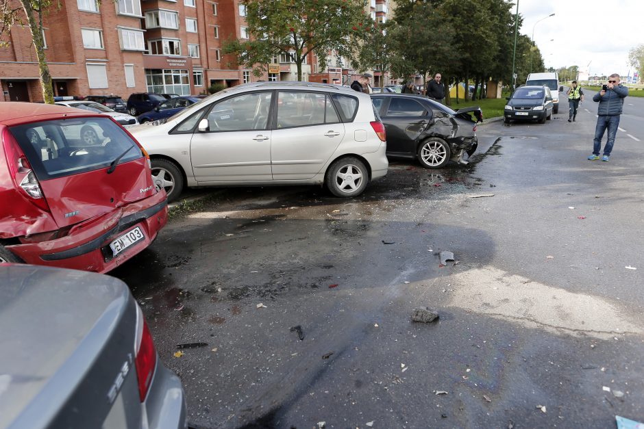 Baltarusis sumaitojo septynis automobilius ir sulaukė penkių eurų baudos