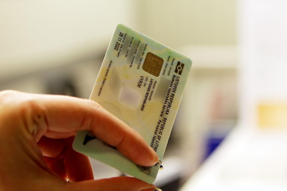 Siūloma, kad asmens tapatybės kortelę būtų galima užsisakyti užsienyje
