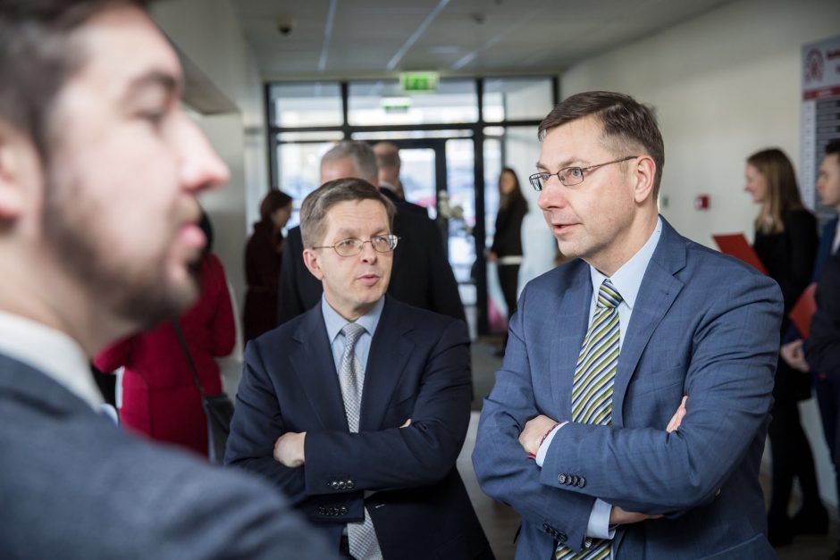 Iškilmingai atidaryti K. Simonavičiaus universiteto centriniai rūmai