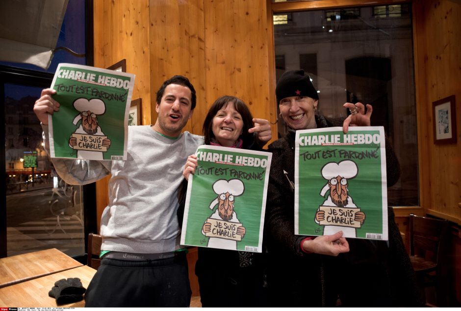 „Charlie Hebdo“ naujausias numeris pardavinėjamas už tūkstančius eurų