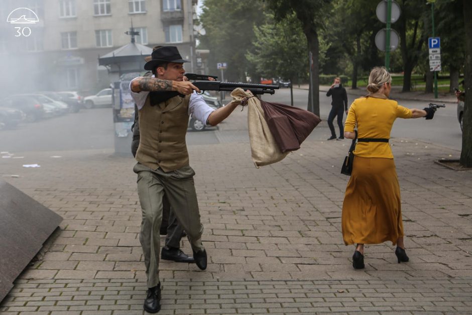 Klaipėdiečius gąsdino sprogimai ir iš teatro virtę dūmai