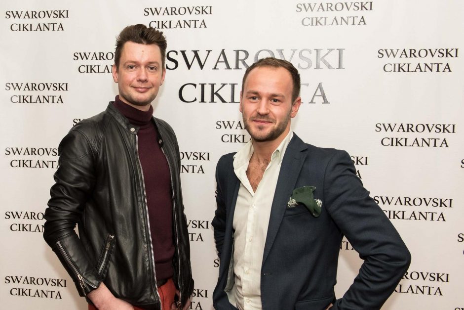 „Swarovski“ kristalų sužavėti: atlikėjas Mino puoš garso kolonėles