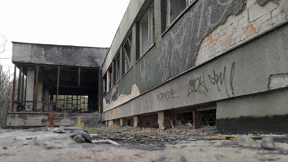 Legendinės „Trys mergelės“ dabar: kalnai šiukšlių ir šmirinėjantys paaugliai