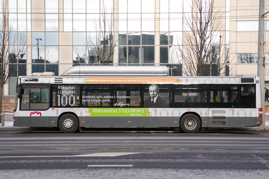 Signatarų sentencijos papuošė Vilniaus viešąjį transportą