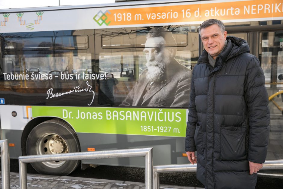 Signatarų sentencijos papuošė Vilniaus viešąjį transportą