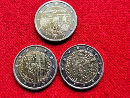 Skelbimas - Suomijos jubiliejinės dvieurės monetos