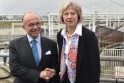 Bernard Cazeneuve ir Theresa May