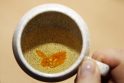 Reikalinga: sergant peršalimo ligomis patariama gerti daug skysčių, ypač karštos arbatos su medumi.  