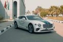  Naujiena: Dubajaus policininkai palankiai įvertino „Bentley Continental GT V8“ galimybes.