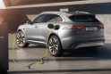 Technologija: „Jaguar F-Pace“ su įkraunama hibridine (PHEV) sistema iki 100 km/val. įsibėgėja vos per 5,3 sek., o 100 km vi­du­ti­niš­kai sunaudoja vos 2,4 l ben­zi­no.