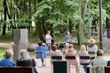 Dėmesys: Skulptūrų parke klaipėdiečius džiugino A. Zdanavičiūtės ir K. Lučinsko koncertas.
