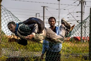 Didžioji Britanija aktyviau kišis į migrantų krizę