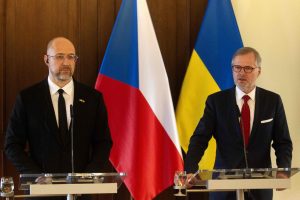 Kyjivas ir Praha sutarė dėl bendros šautuvų ir šaudmenų gamybos
