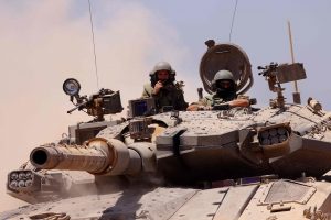 Į agentūros AFP biurą Gazoje greičiausiai pataikė Izraelio tanko sviedinys