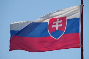 Po pasikėsinimo į premjerą R. Ficą Slovakija apribojo susirinkimų laisvę