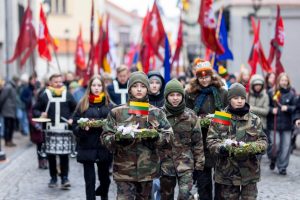 Lietuvos jaunimas Vasario 16-ąją mini eisenoje simboliniu valstybės keliu