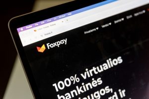 „Foxpay“ atmeta abejones dėl įmonės veiklos: išsamiai komentuos institucijoms baigus darbą