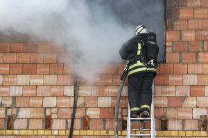 Anykščių rajone dega gyvenamasis namas