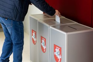 Per metus po rinkimų pasikeitė beveik šeštadalis savivaldybių tarybų narių