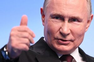 Rusijos rinkimų komisija pasveikino rekordinę V. Putino pergalę