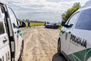 Vilniaus rajone susidūrus automobiliams, nukentėjo trys žmonės, tarp jų – nepilnametis