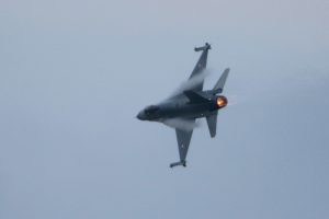 Turkija pasirašė sutartį su JAV dėl naikintuvų F-16 pirkimo