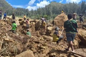 Papua Naujojoje Gvinėjoje nutraukta nuošliaužos palaidotų kūnų paieška