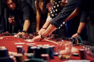 Ministerija siūlo griežtinti lošimų verslą – bendrovės turės stebėti probleminius lošėjus