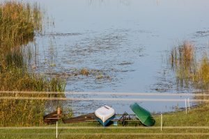 Aplinkosaugininkai sulaikė du neteisėtai plaukiojusius ir žvejojusius kolegas