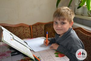 „Carito“ paramos Ukrainai kampanija kvies paaukoti ir mokyklinių reikmenų