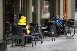 Liberalai Seimui siūlo išplėsti lauko kavinių plotą