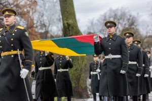 Gedimino pilies bokšte iškelta nauja trispalvė: minima Vėliavos diena