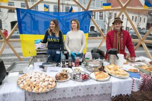 Vilniaus rotušėje šeštadienį – tarptautinė Kalėdų labdaros mugė