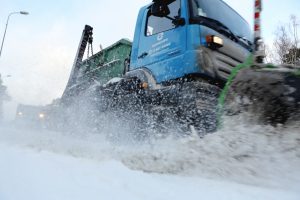 Gyventojai lieja įtūžį dėl tragiškos kelių būklės: skundais atakuojami specialistai turi atsaką