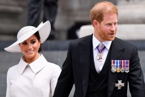 Elžbietos II jubiliejaus pamaldos: Harry ir Meghan prisijungė prie karališkosios šeimos