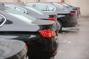 Ar Seimo nariai ir vėl atras landų, kaip išsipirkti išsinuomotus automobilius?