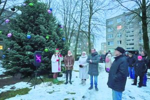 Eglutės įžiebimas suartino kaimynus