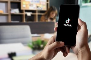 Šakalienę stebina socialdemokratų paskyra „TikTok“