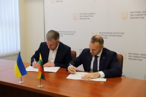 L. Pernavas: Lietuva gali padėti narystės ES siekiančiai Ukrainai kovoti su korupcija