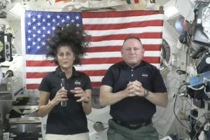 NASA: TKS įstrigę astronautai iš „Boeing“ misijos į Žemę grįš su „SpaceX“