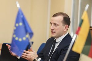 V. Sinkevičius: naujos sankcijos uždarytų ES oro erdvę Baltarusijos kompanijoms