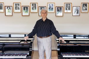 Tūkstančiams choristų diriguosiantis P. Gylys: Dainų šventė mums tapo šventa (interviu)
