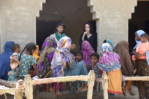 A. Jolie aplankė nuo potvynių nukentėjusius Pakistano gyventojus: niekada nemačiau nieko panašaus