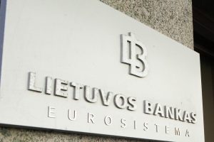 LB: dalis elektroninių pinigų ir mokėjimo įstaigų sutarčių neatitinka reikalavimų