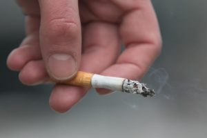 Nuo cigaretės užsidegus drabužiams, moteris Vilniuje nudegė visą kūną