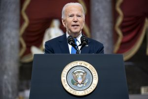 J. Bidenas ragina JAV Atstovų Rūmų pirmininką patvirtinti paramą Izraeliui ir Ukrainai