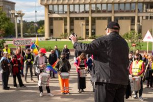 LGBTQ bendruomenės protestas prie Seimo: ragina atsakingai balsuoti rinkimuose