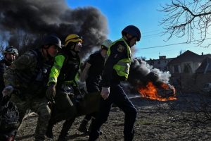 JT smerkia išpuolius Ukrainoje prieš sužeistuosius ir jiems padedančius asmenis